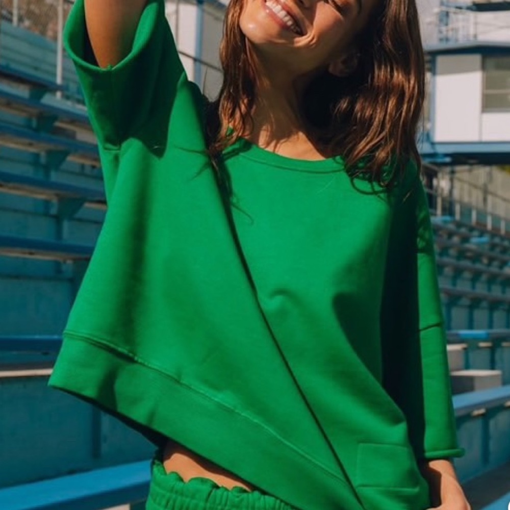 DAILY DRILLS kelly green cropped sleeve crew!